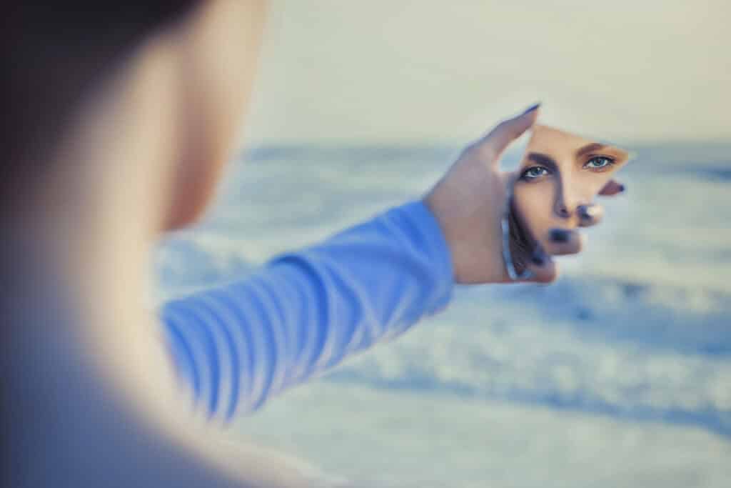 Le changement intérieur naît souvent de petits mouvements invisibles. Découvrez comment accueillir un nouveau cycle avec confiance et sérénité.